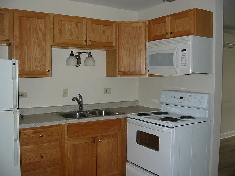 1105 College Ave — Photo 2