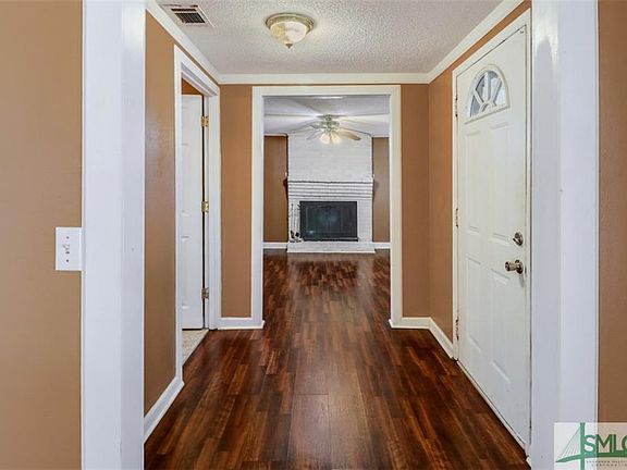 4th image of 585 Central Ave