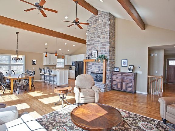 5th image of 8621 White Oak Dr