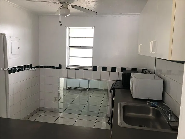 220 SW 9th Ave #201 — Photo 3