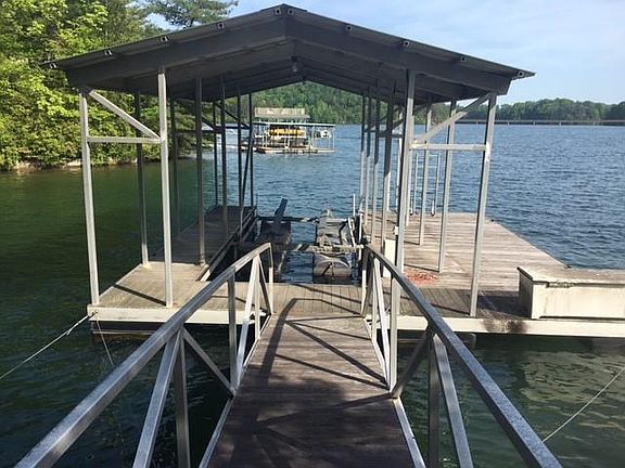 2nd image of 916 Longshore Dr