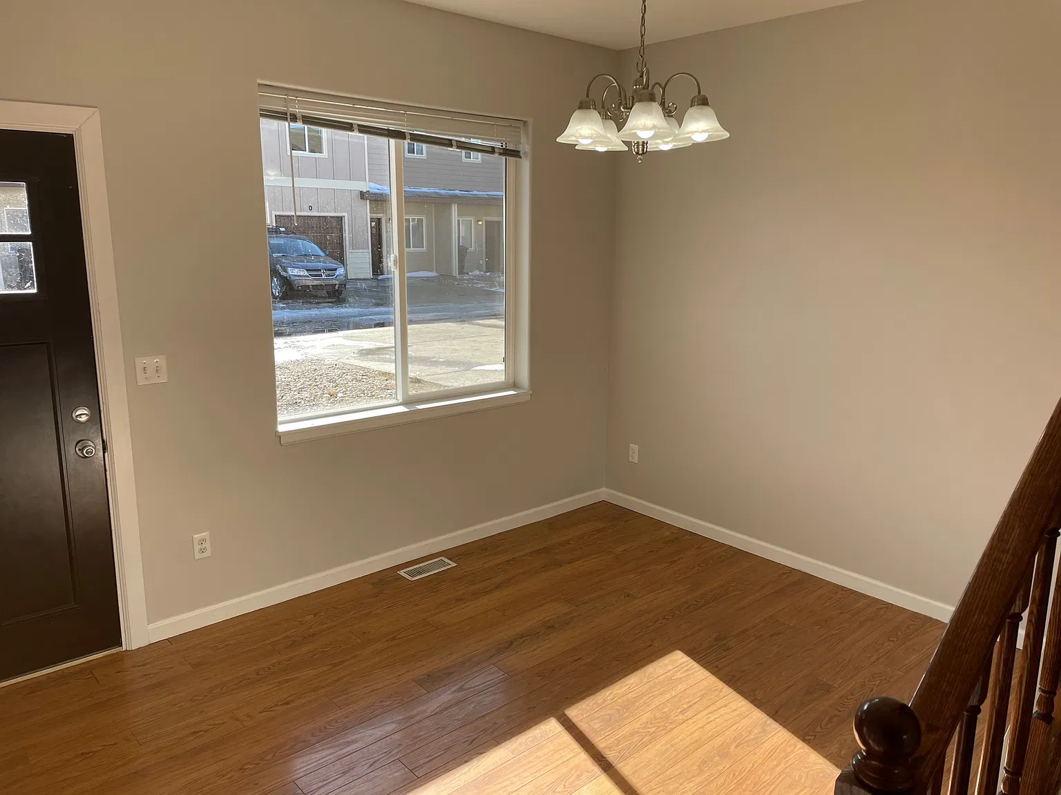 Roomy 3br/2.5ba With 1 Car Attached Garage! — Photo 4