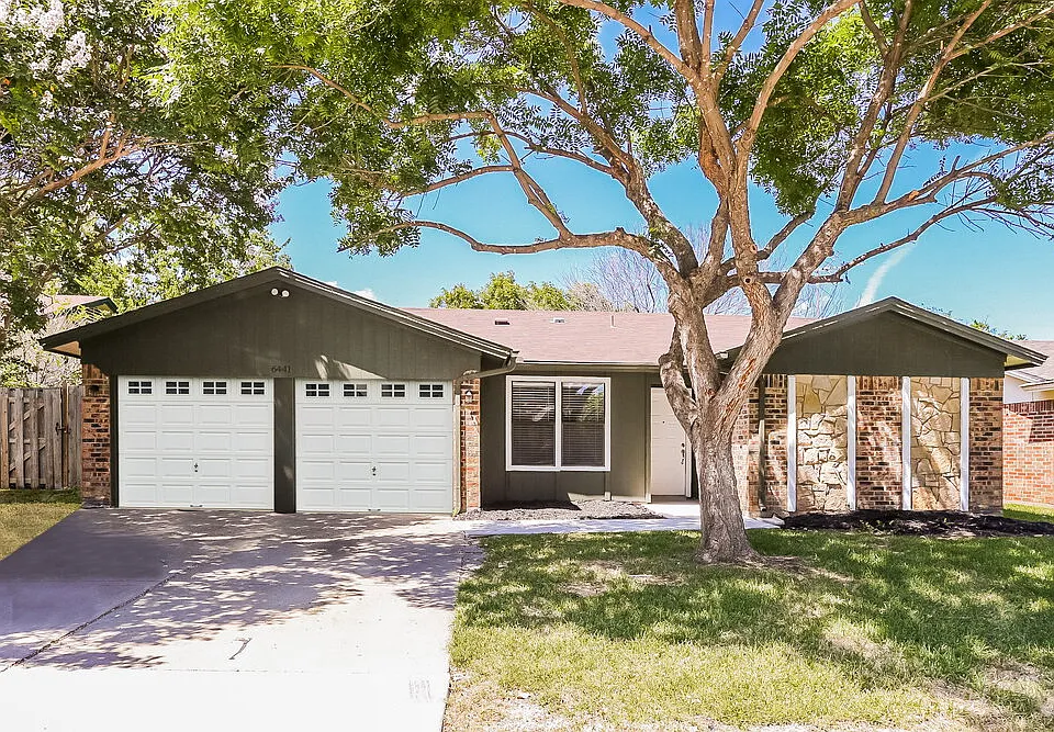6441 Meadowlark Ln E