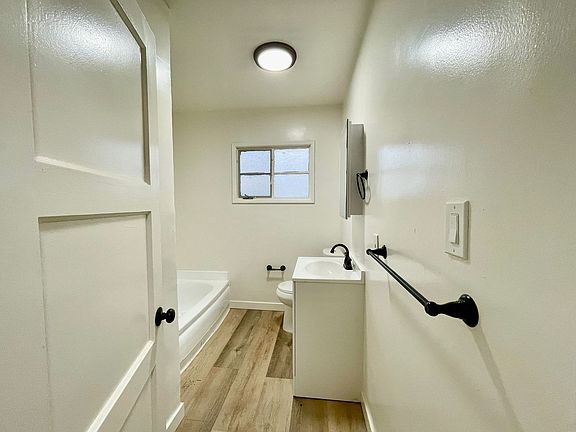 5th image of 4087 West Blvd #C1c