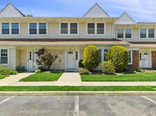 46 Gazebo Ln, Holtsville, NY 11742