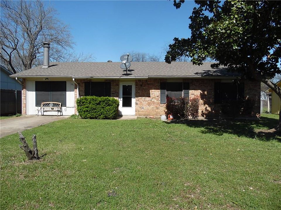 1st image of 121 Cambridge Dr