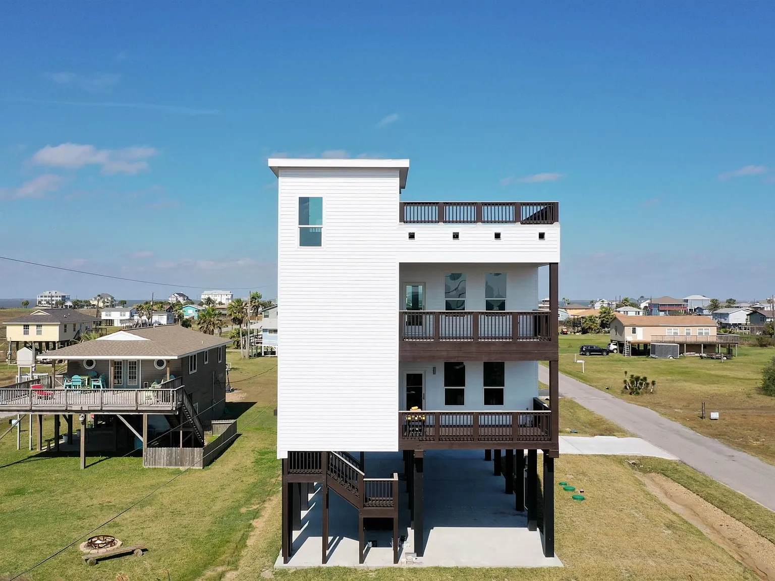 5 bed, 4.0 bath, 2403 sqft, $3,500 — Photo 4