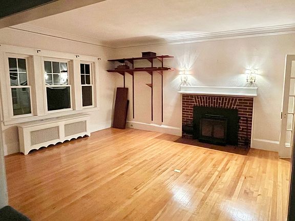 4th image of 72 Elm St