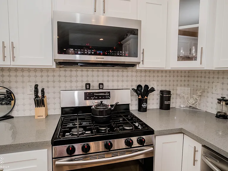 427 N Heliotrope Dr #200 — Photo 40