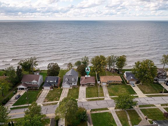 2nd image of 28701 Cresthaven Dr