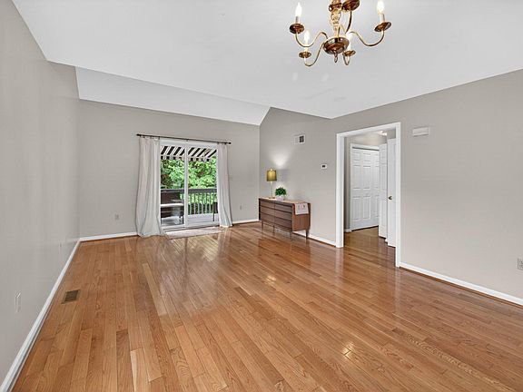 5th image of 122 Hensel Dr