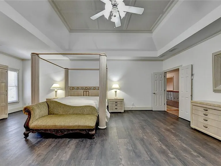8910 Pinehurst Cv — Photo 57