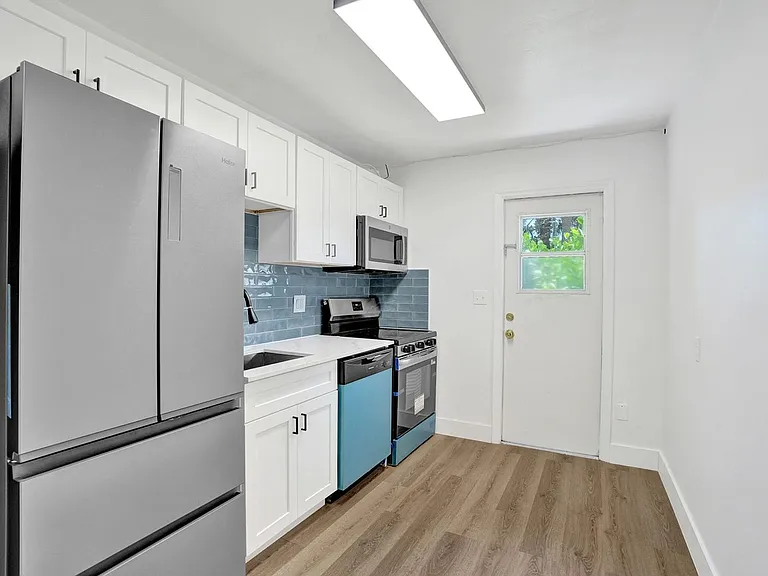 2020 NE 15th Ave — Photo 26