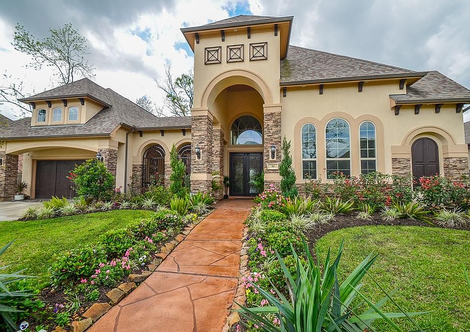 1st image of 39 Lake Como Dr