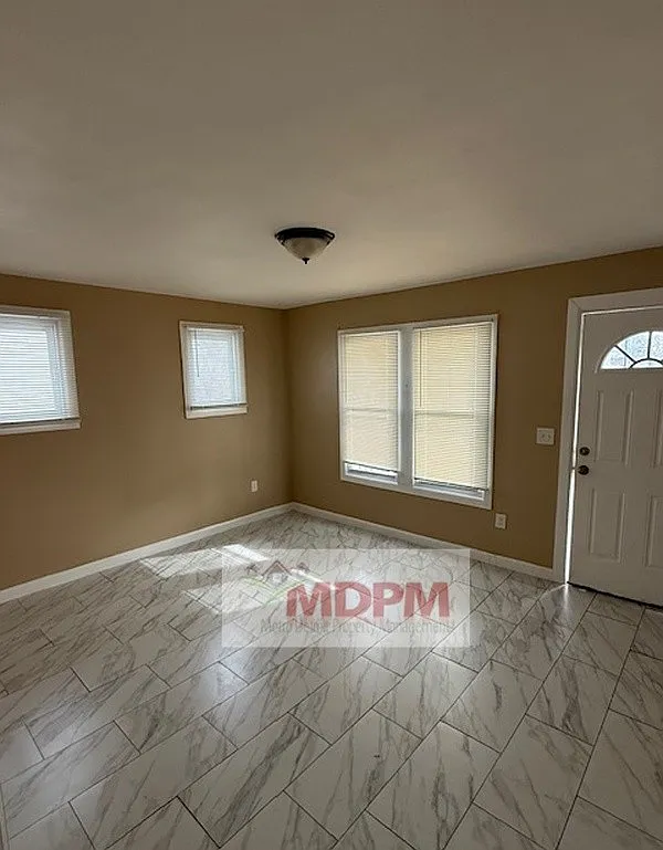 2 bed, 850 sqft, $995 — Photo 1