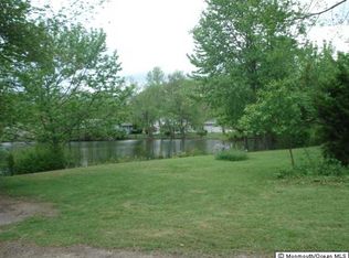 18 Bellflower Ct, Toms River, NJ
