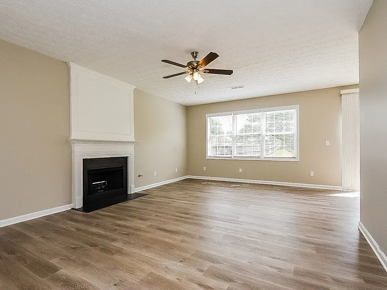 107 Chamberlyn Ln — Photo 7