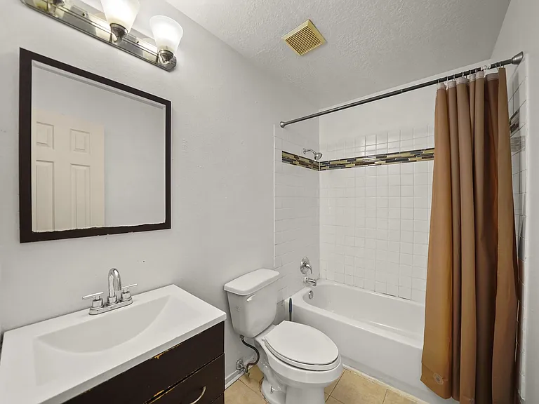 1704 Pannell St — Photo 7