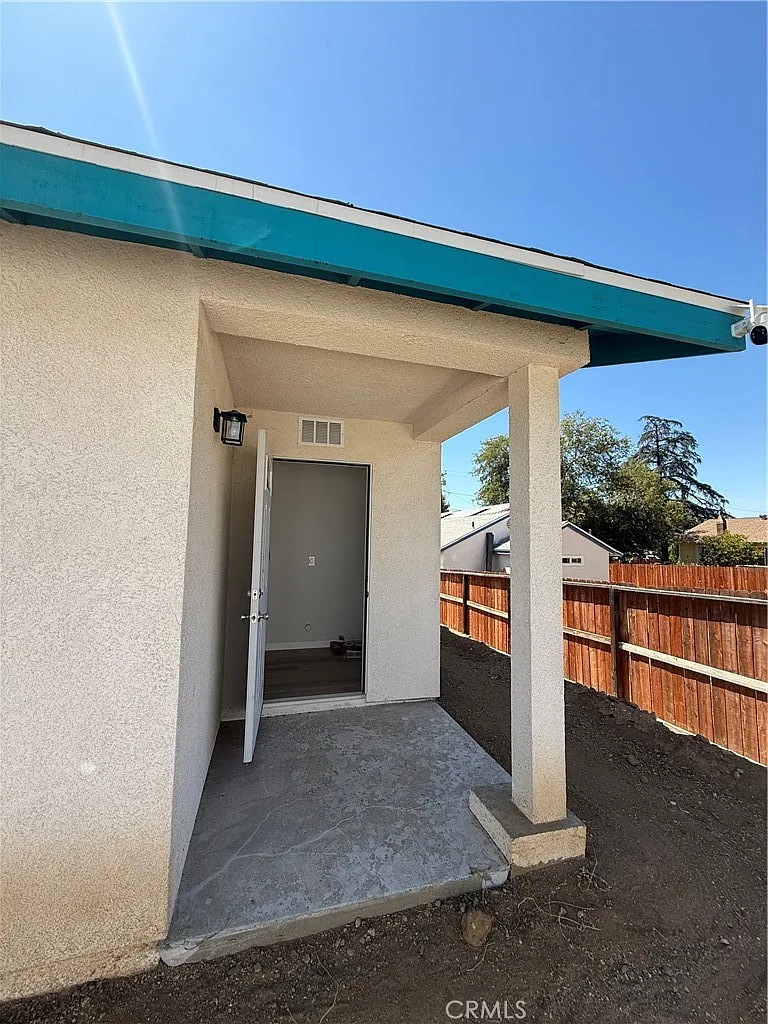 2 bed, 700 sqft, $2,495 — Photo 1