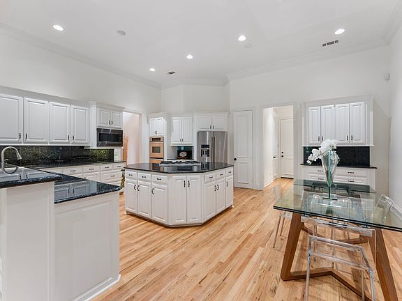 5th image of 17 Woodcreek Ln