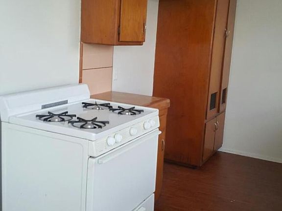2nd image of 1412 Centinela Ave APT 4