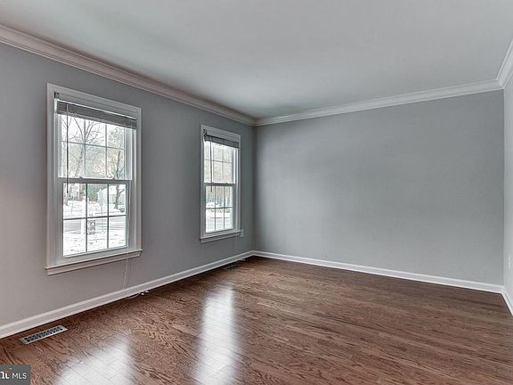3rd image of 313 Currier Dr