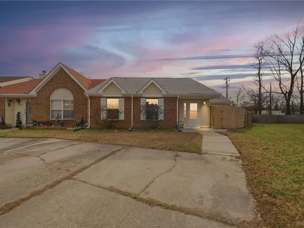 9 Holly Hill Ct, Portsmouth, VA 23702