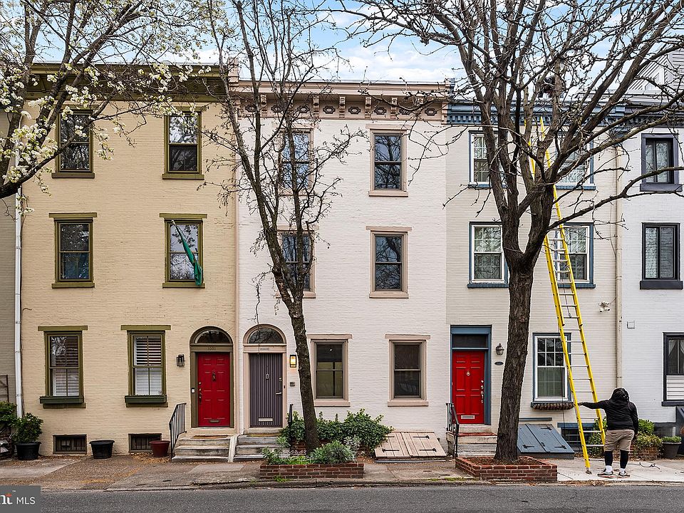1st image of 1029 Lombard St