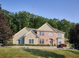 27 Jeanne Marie Dr, Westfield, MA 01085