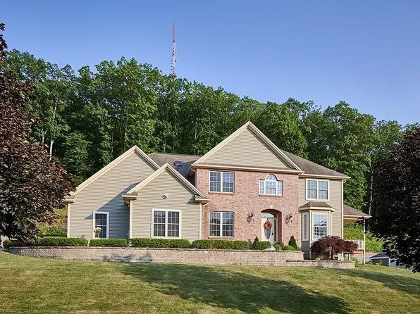 27 Jeanne Marie Dr, Westfield, MA 01085