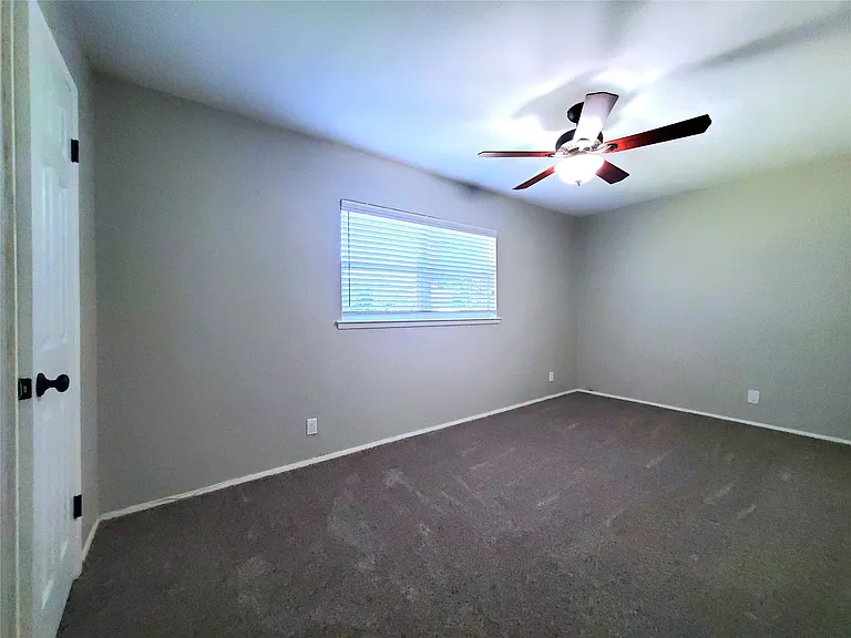 806 Greenhaven Dr — Photo 15