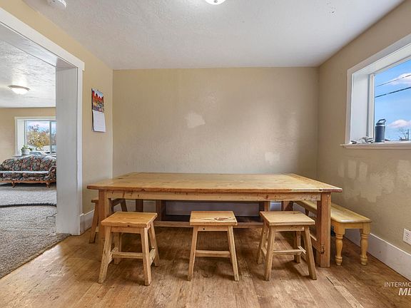 4th image of 409 1st St E
