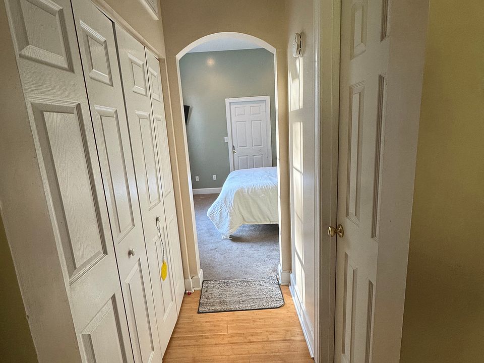 2nd image of 2513 Stuart St Unit B