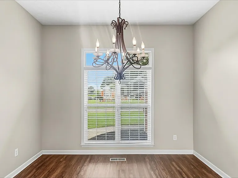 201 Fox Hunt Ln — Photo 15