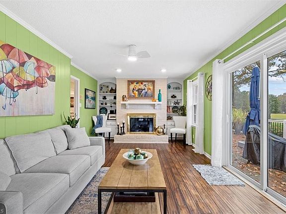 4th image of 5 Warfield Ct