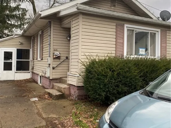 308 Bank Ln SE, New Philadelphia, OH 44663