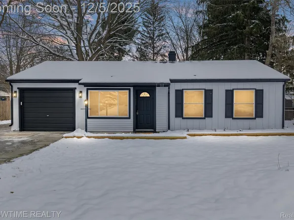 3909 Queensbury Rd, Orion, MI 48359