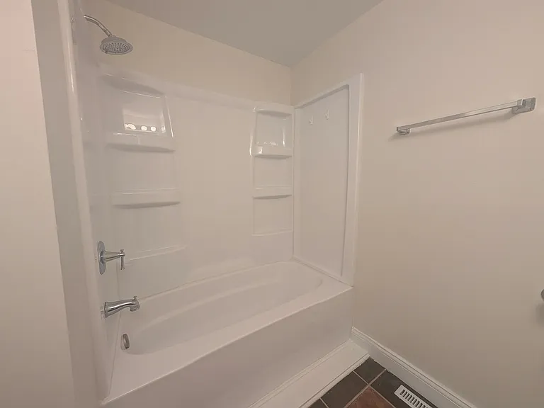 384 S Center Ave — Photo 8