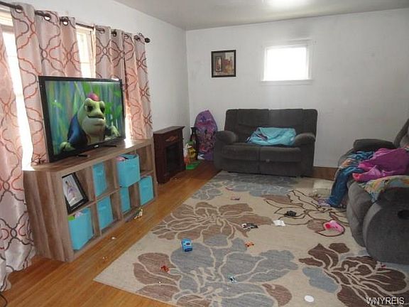 4th image of 2727 Independence Ave