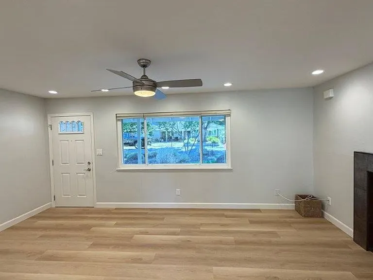 1579 Terry Way — Photo 3