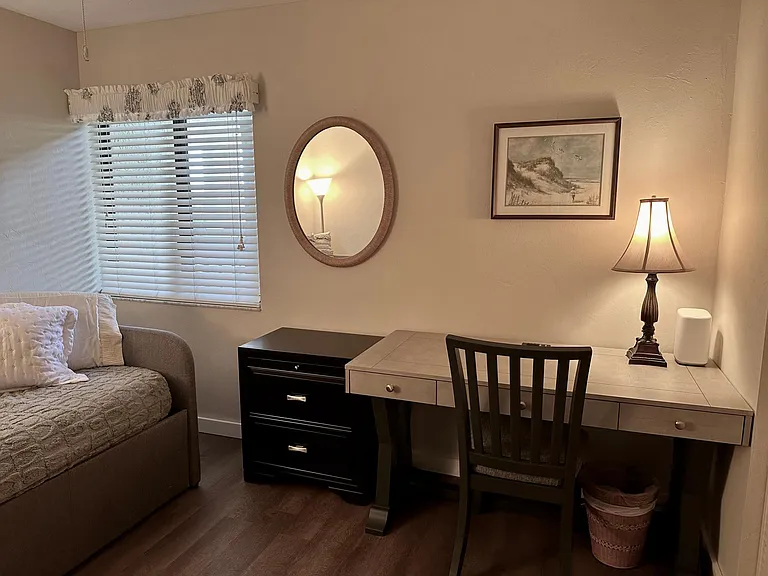 bedroom/office