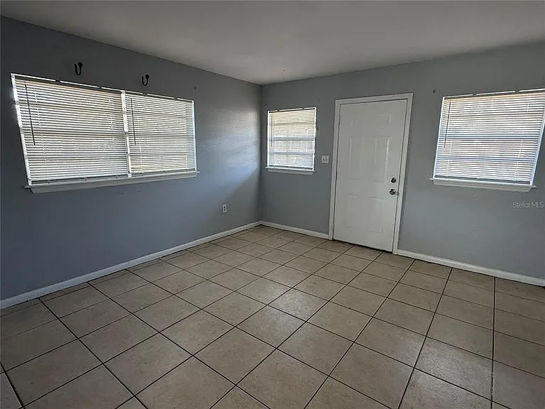 933 Gibson St — Photo 3