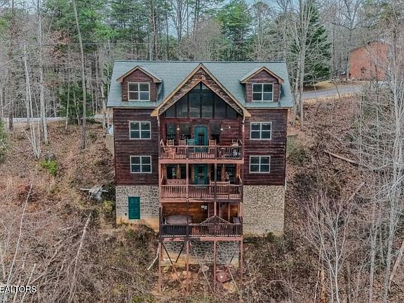 2nd image of 4170 Chamberlain Ln
