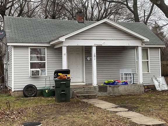 3rd image of 203 E Tyndal St