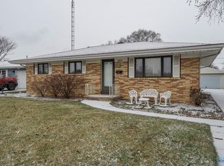 3317 Starr Ave, Oregon, OH 43616