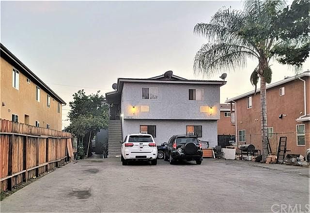 1st image of 1600 E 41st Pl