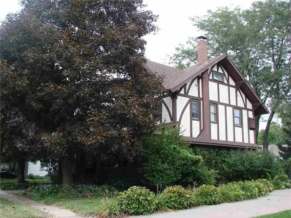 608 S 2nd Ave, Washington, IA 52353