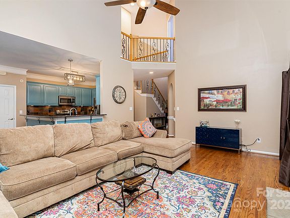 5th image of 148 Fernbrook Dr