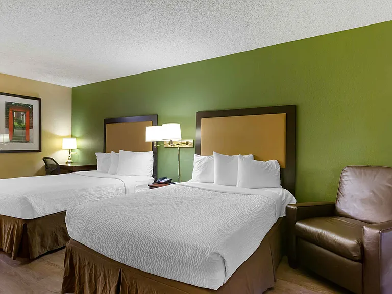 Studio Suite - 2 Full Beds
