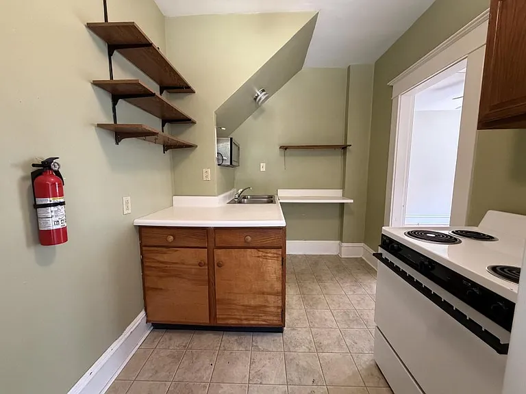 48 Monroe St #1 — Photo 3
